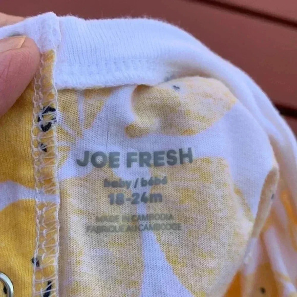 Five for 25 Joe Fresh 100% cotton, short sleeve romper  with lemon motif - Picture 4 of 4